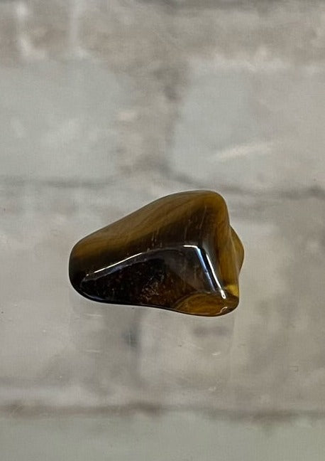 The Protector ~ Tiger’s Eye  Connected to the solar plexus enhancing balance, centering and grounding during times of chaos. Deeply protective, heightening clear thinking, willpower and confidence.