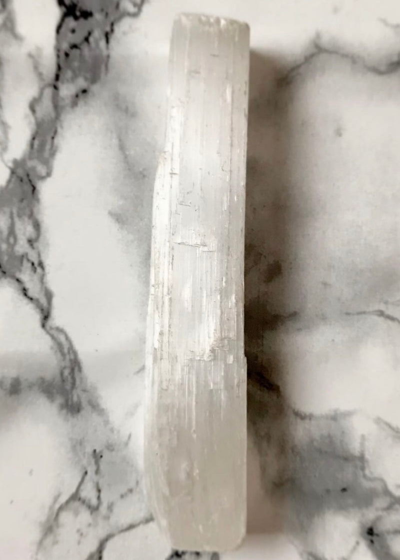 Selenite Wand Magical properties: Brings peace and healing while enhancing intention, manifestation and positive affirmations. Relieves stress and anxiety while eliminating negative energy