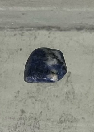 Sodalite is a strong stone that when used on the Third Eye chakra, helps in the development of psychic abilities. It works on the Throat chakra to aid in communication, especially in areas of public speaking. It stimulates creativity and encourages cognitive thinking skills.