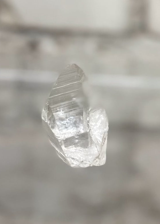 Beautiful Clear Quartz Crystal  Magical Properties:  Clear Quartz, also known as the ‘Master Healer’, is believed to connect to all of the chakras and encourage the cleansing of the soul. It enhances clear thinking and psychic abilities, as well as energising the immune system and metabolism.